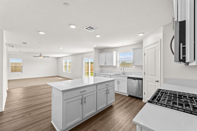 1109 E Elkhorn Avenue, Visalia, CA 93292