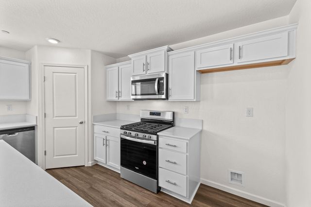 1109 E Elkhorn Avenue, Visalia, CA 93292