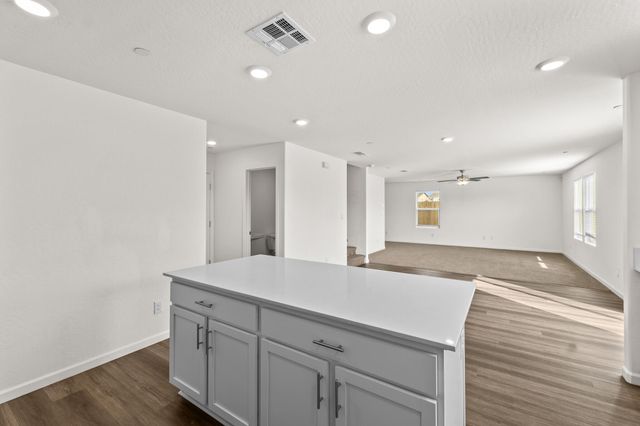 1109 E Elkhorn Avenue, Visalia, CA 93292