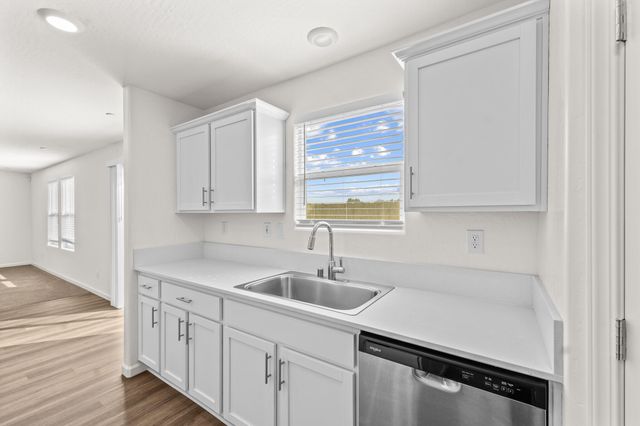 1109 E Elkhorn Avenue, Visalia, CA 93292