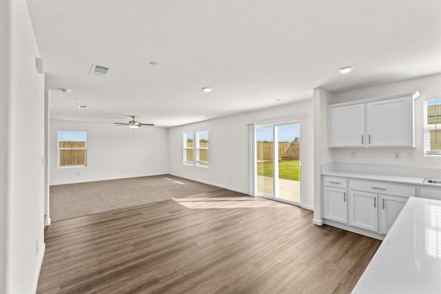 1109 E Elkhorn Avenue, Visalia, CA 93292