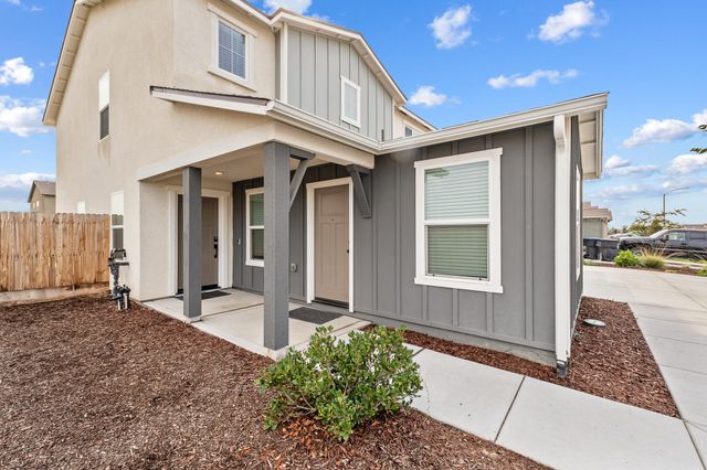 1109 E Elkhorn Avenue, Visalia, CA 93292