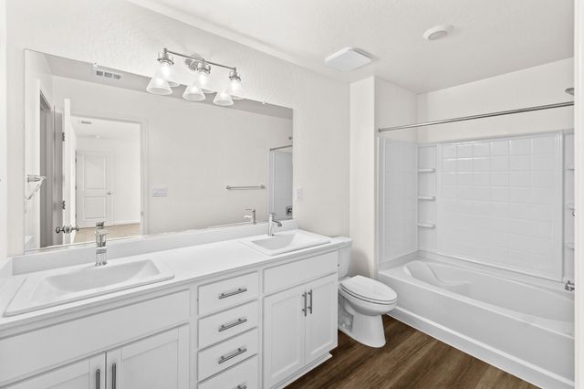 1109 E Elkhorn Avenue, Visalia, CA 93292