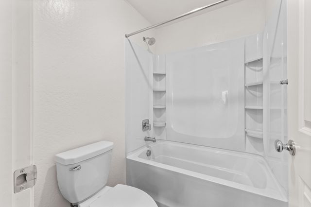 1109 E Elkhorn Avenue, Visalia, CA 93292