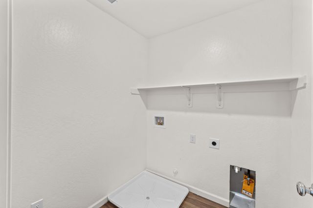 1109 E Elkhorn Avenue, Visalia, CA 93292