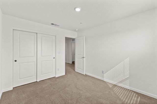 1109 E Elkhorn Avenue, Visalia, CA 93292