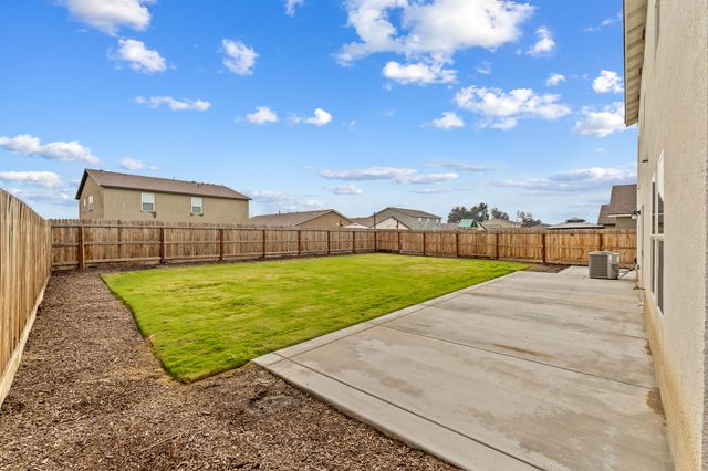 1109 E Elkhorn Avenue, Visalia, CA 93292