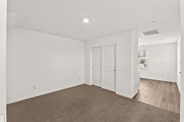 1109 E Elkhorn Avenue, Visalia, CA 93292