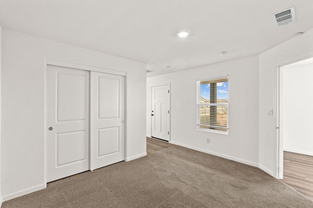 1109 E Elkhorn Avenue, Visalia, CA 93292