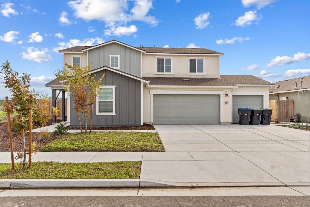 1109 E Elkhorn Avenue, Visalia, CA 93292