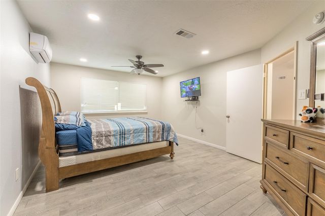 6323 Bridgegate Drive, Spring, TX 77373