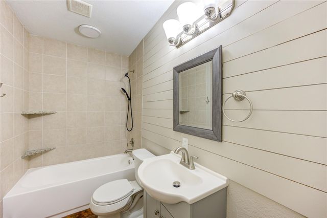 6729 Barney Road, Houston, TX 77092