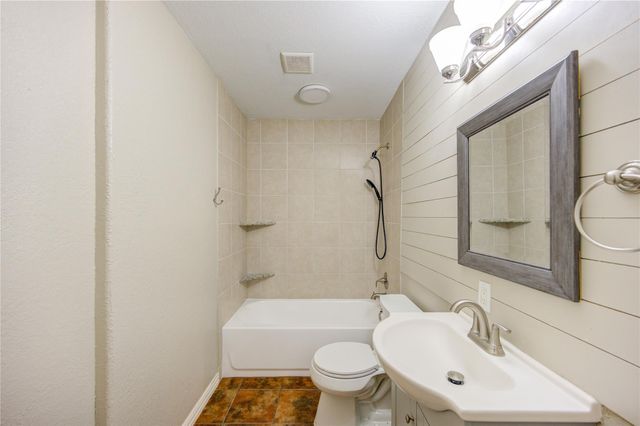 6729 Barney Road, Houston, TX 77092