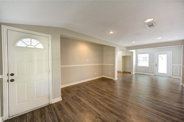 6729 Barney Road, Houston, TX 77092