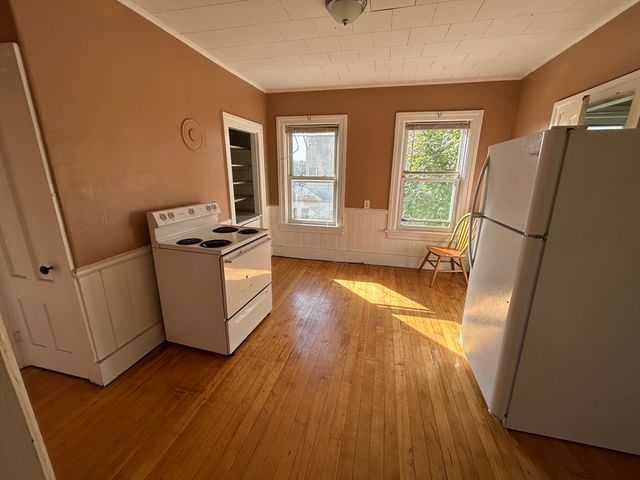 23 Lakewood St, Worcester, MA 01603