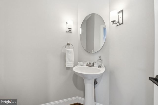 1405 WOODHURST BLVD, Mclean, VA 22102