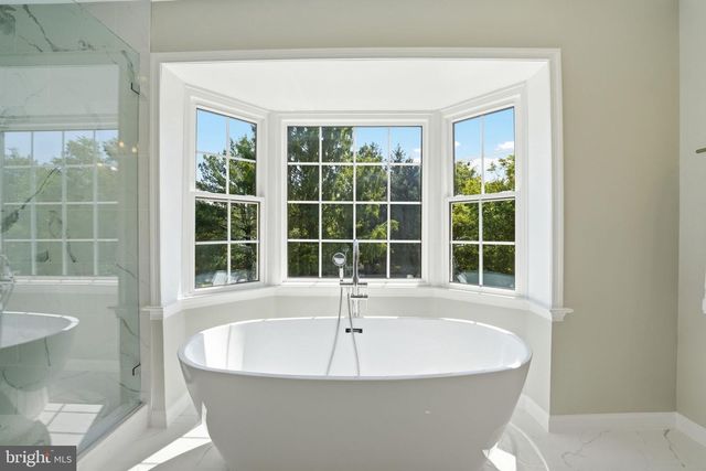 1405 WOODHURST BLVD, Mclean, VA 22102