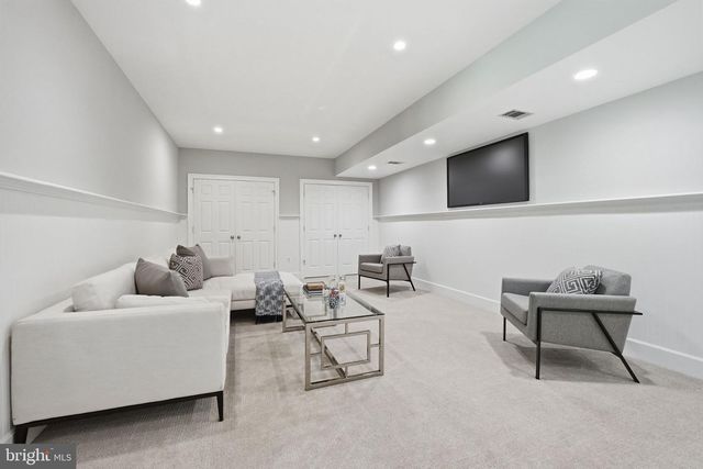 1405 WOODHURST BLVD, Mclean, VA 22102