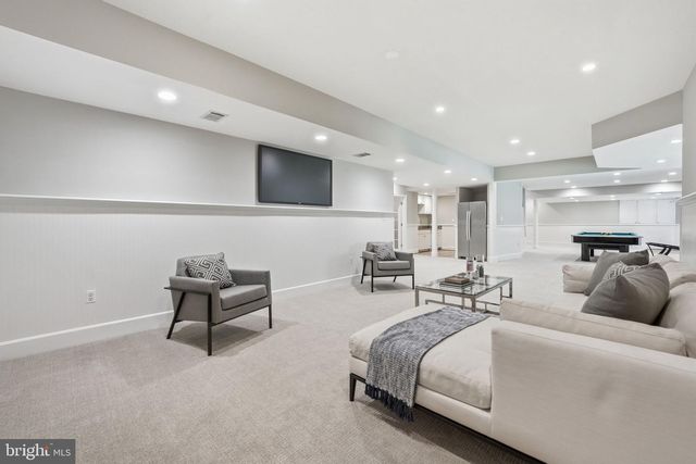 1405 WOODHURST BLVD, Mclean, VA 22102