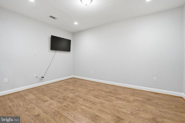 1405 WOODHURST BLVD, Mclean, VA 22102
