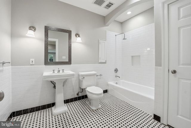 1405 WOODHURST BLVD, Mclean, VA 22102