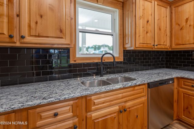30 Cabin Crk Lane, Clinton, NC 28328