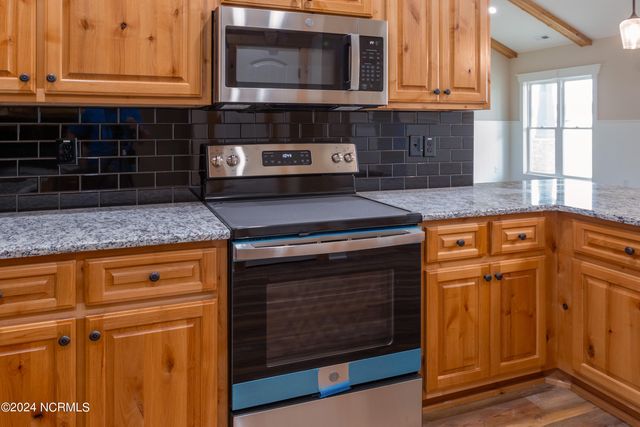 30 Cabin Crk Lane, Clinton, NC 28328