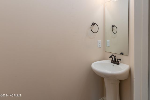 30 Cabin Crk Lane, Clinton, NC 28328