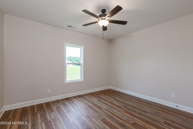 30 Cabin Crk Lane, Clinton, NC 28328