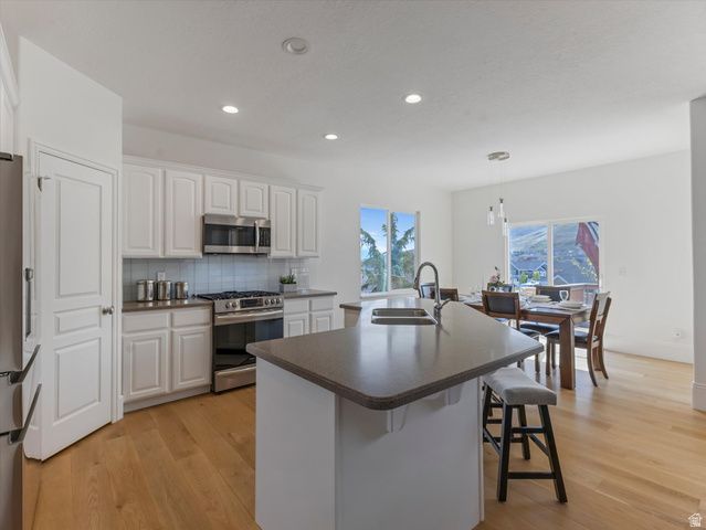6709 W DESERT LILY CIR, Herriman, UT 84096
