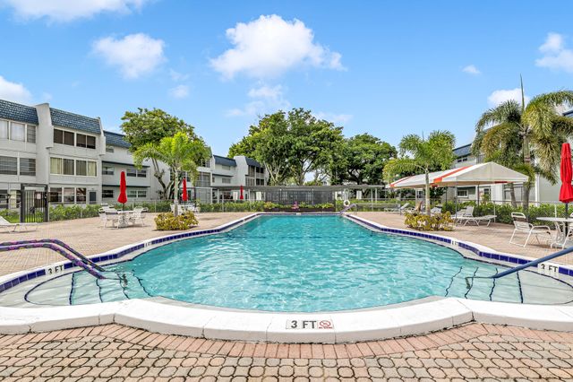 7797 GOLF CIR Drive J 110, Margate, FL 33063