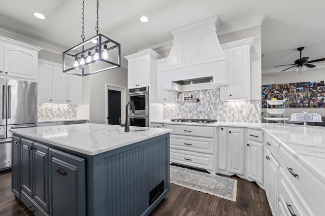 500 Hunters Meadow Drive, Lorena, TX 76655