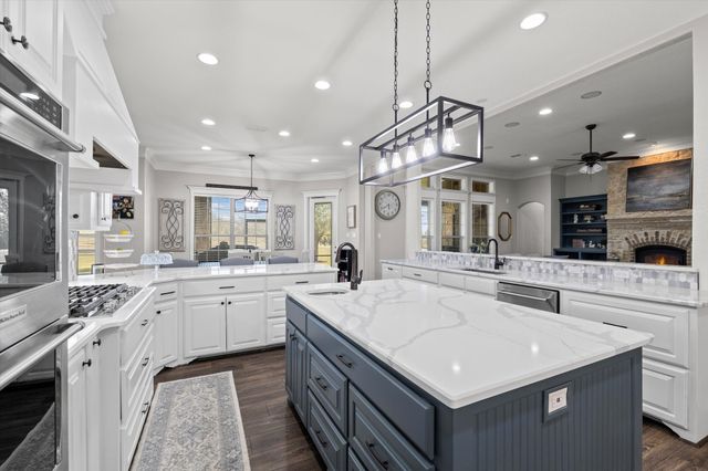 500 Hunters Meadow Drive, Lorena, TX 76655