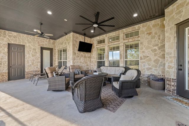 500 Hunters Meadow Drive, Lorena, TX 76655