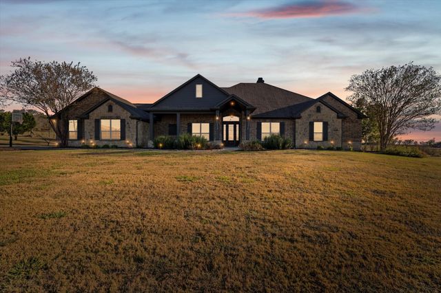 500 Hunters Meadow Drive, Lorena, TX 76655