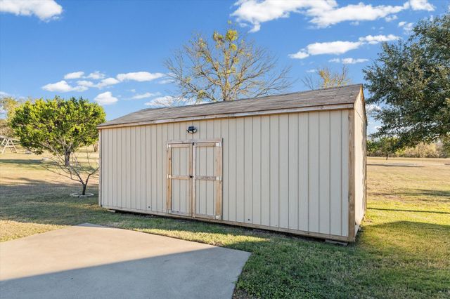 500 Hunters Meadow Drive, Lorena, TX 76655