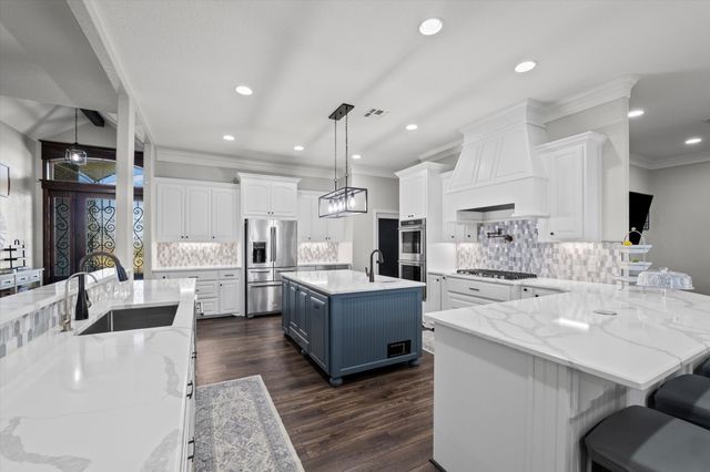 500 Hunters Meadow Drive, Lorena, TX 76655