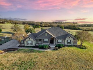 500 Hunters Meadow Drive, Lorena, TX 76655