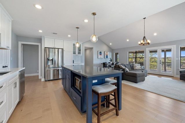 1021 Coventry RD, Spicewood, TX 78669