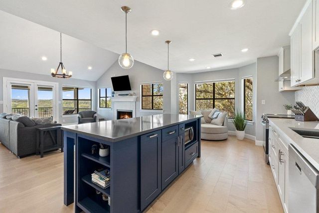 1021 Coventry RD, Spicewood, TX 78669