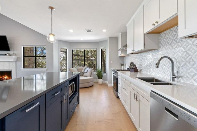 1021 Coventry RD, Spicewood, TX 78669