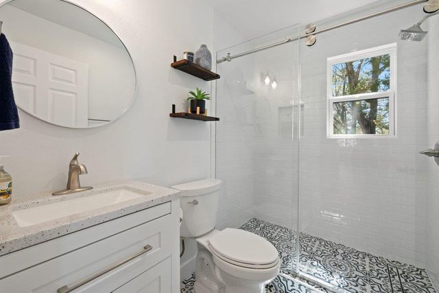 1021 Coventry RD, Spicewood, TX 78669