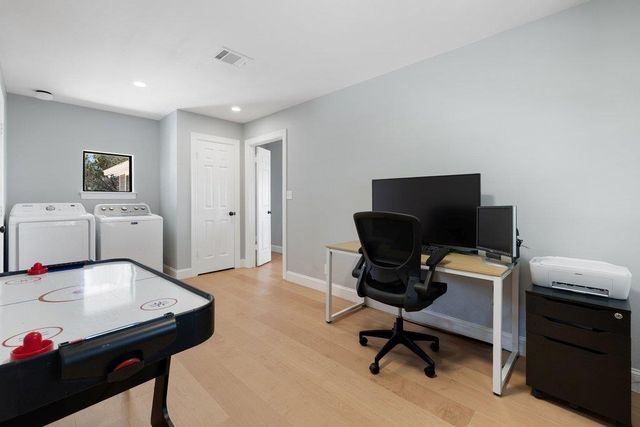 1021 Coventry RD, Spicewood, TX 78669