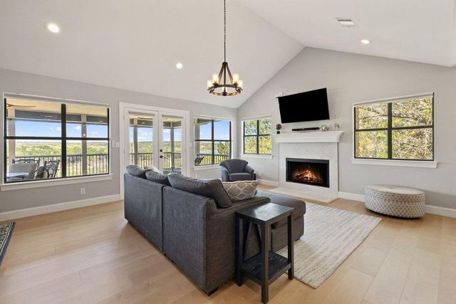 1021 Coventry RD, Spicewood, TX 78669