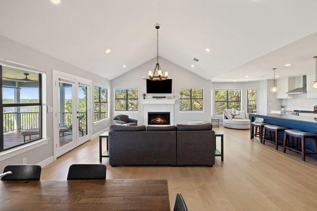 1021 Coventry RD, Spicewood, TX 78669