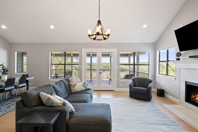 1021 Coventry RD, Spicewood, TX 78669