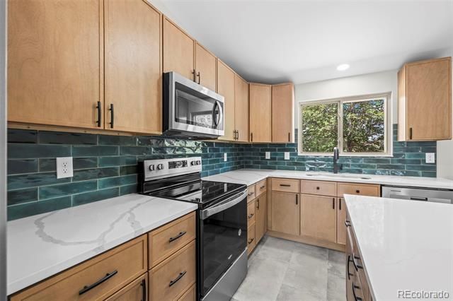 5725 W 5th Avenue, Lakewood, CO 80226