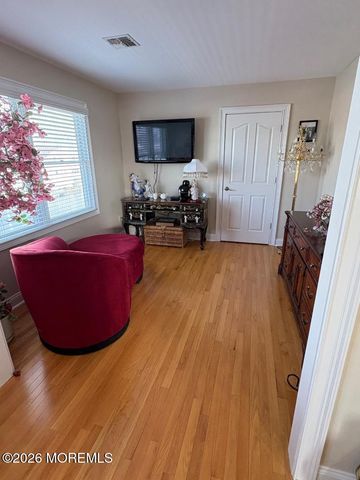 3462 E Lisbon Avenue, Toms River, NJ 08753