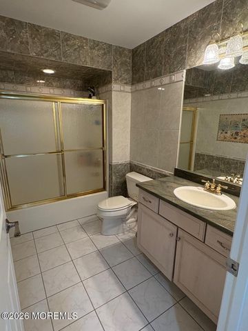 3462 E Lisbon Avenue, Toms River, NJ 08753