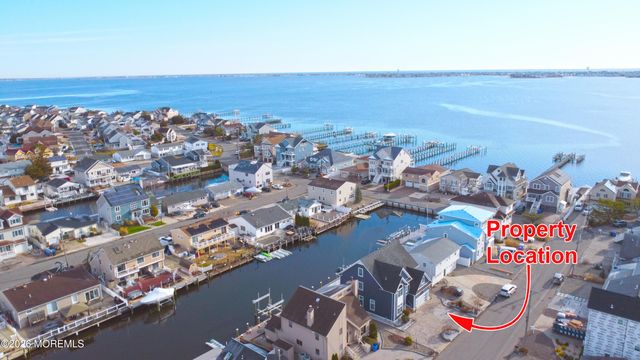 3462 E Lisbon Avenue, Toms River, NJ 08753